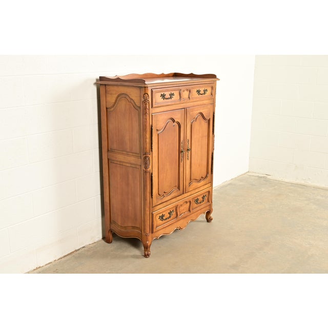 Kindel Furniture French Provincial Louis XV Fruitwood Gentleman's Chest by Fancher, Circa 1940s For Sale - Image 4 of 17
