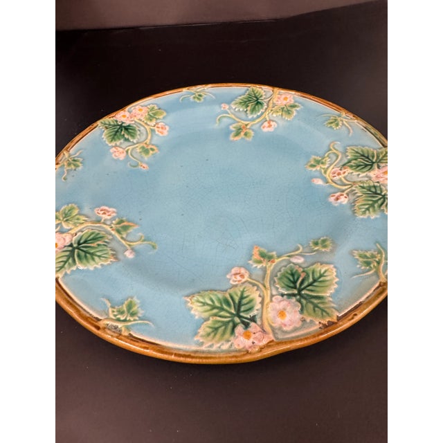 Late 19th Century George Jones Strawberry Blossom Cabinet Plate, Late 19th Century English Majolica For Sale - Image 5 of 8