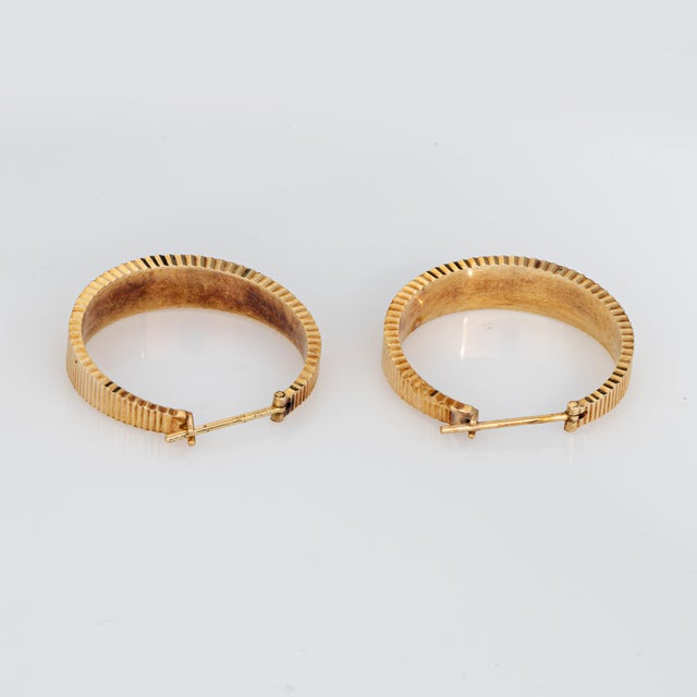 Modern Oval Shimmer Hoop Earrings Vintage 14k Yellow Gold 1" Drops Estate Jewelry, Pair For Sale - Image 3 of 6