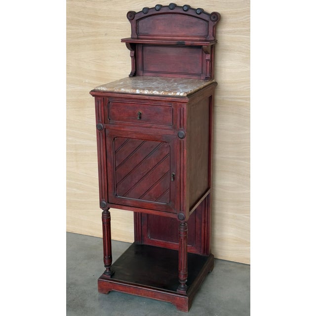 Early 20th Century Pair of Art Nouveau Italian Nightstands in Solid Walnut with crest For Sale - Image 18 of 18