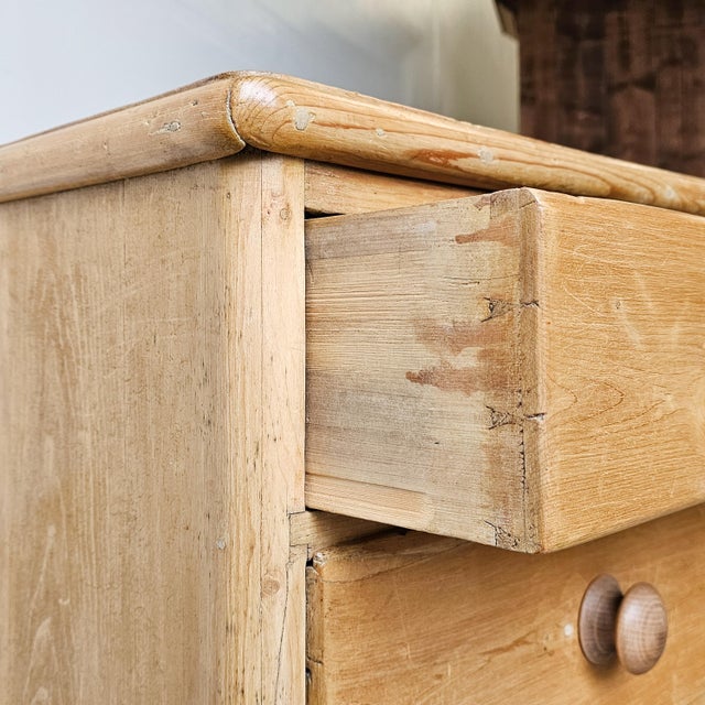 Antique English Pine Dresser on Tulip Feet, Chest of Drawers - Circa 1880 For Sale In Orlando - Image 6 of 11