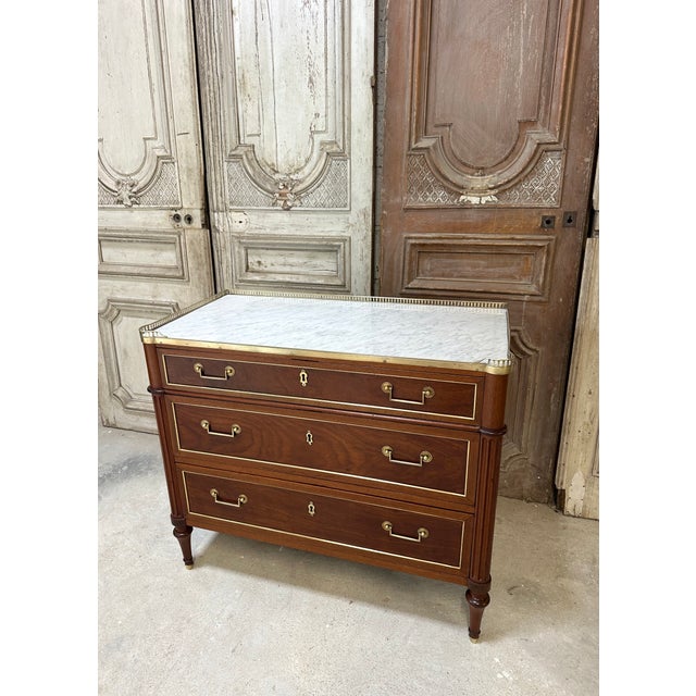 Antique Louis XVI Style Mahogany Commode, 1800 For Sale - Image 4 of 16