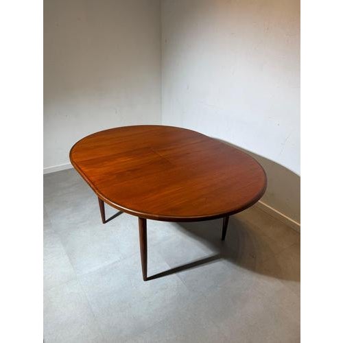 Mid-Century Modern Round to Oval Extendable Teak Dining Table For Sale - Image 5 of 7