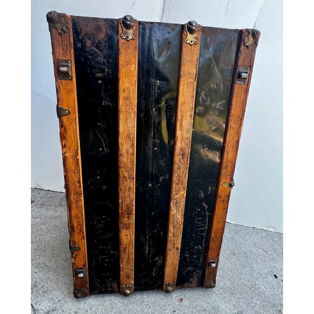 Antique C. W. Weeks Steamer Trunk With Original Key, Circa 1910 For Sale In Los Angeles - Image 6 of 11