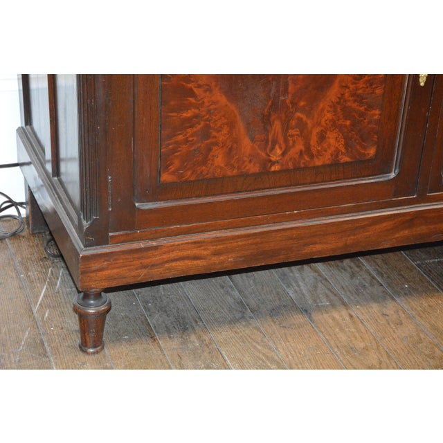 Early 19th Century Hand-Carved French Mahogany Vitrine With Marble Top For Sale - Image 5 of 11