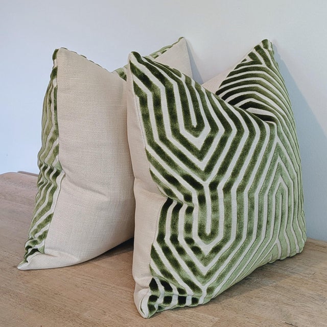 Traditional Schumacher Vanderbilt Velvet 22" Pillows in Lettuce Green For Sale - Image 3 of 6
