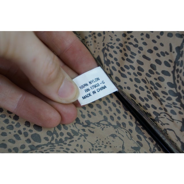 Vintage Shaw World Wildlife Fund Cheetah Nylon Umbrella With Lucite Handle For Sale - Image 9 of 15