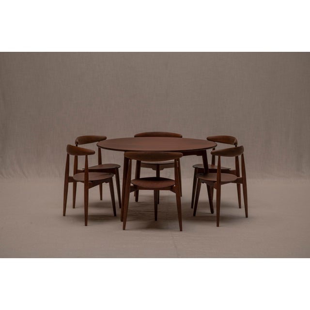 Wood Heart Dining Set by Hans J. Wegner for Fritz Hansen, 1960s, Set of 7 For Sale - Image 7 of 18