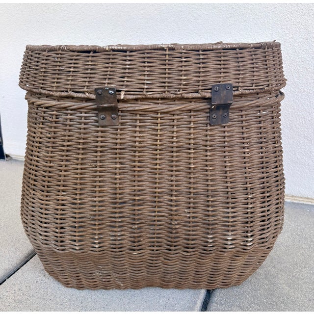 Ralph Lauren Coastal Chic Vintage Fishing Creel Basket With Inset Handles For Sale - Image 4 of 9