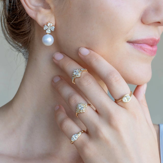 Kai Shield of Love 2.2ctw Oval Lab Grown Diamond Ring in 14k Gold (All Sizes Available) For Sale - Image 9 of 9