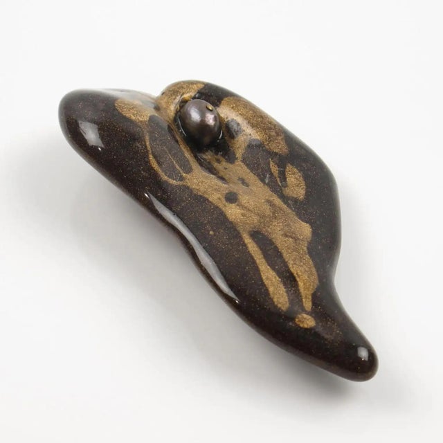 Contemporary Pellini Modernist Brooch Brown Swirl Resin and Black Pearl For Sale - Image 3 of 10