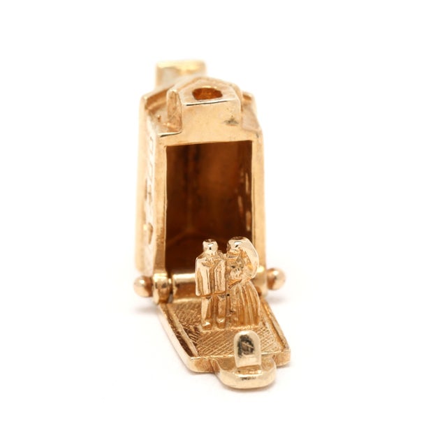 Vintage Chapel Charm With Bride and Groom, 14k Yellow Gold, Length .5 In For Sale In Greensboro - Image 6 of 8