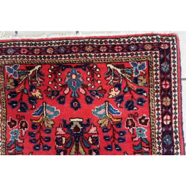 Handmade vintage Sarouk rug in traditional design. The rug is in red color. The rug is from the end of 20th century in...