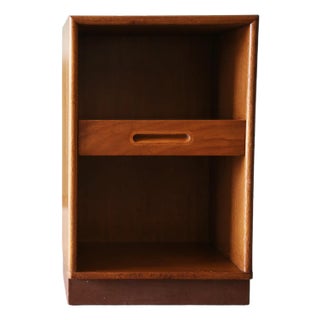 1950s Edward Wormley for Dunbar Teak Nightstands W/ Leather Wrapped Plinths - A Pair For Sale