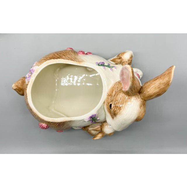 Brown Farmhouse Fitz & Floyd Botanical Bunny Rabbit Family Ceramic Cookie Jar – Cottagecore / Spring For Sale - Image 8 of 18