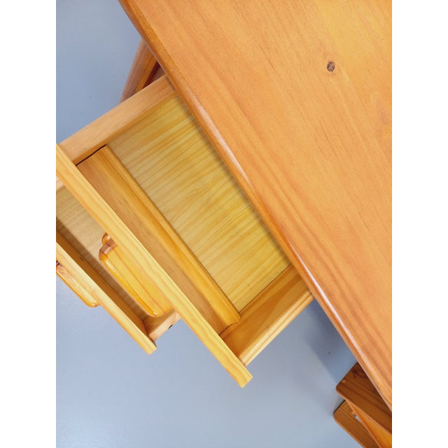 Large vintage executive desk type desk from the 60s and 70s, in pine wood, sled legs, a block with 3 drawers and a block...