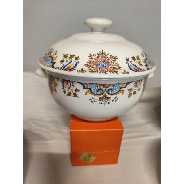 Earthenware Dinner Service with Bordeaux Bouquet Decor from Gien, 1970s, Set of 43 For Sale - Image 4 of 15