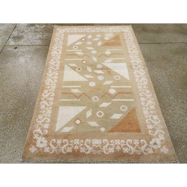 Galerie Shabab Collection Mid-20th Century, Handmade Indian Cotton Agra Accent Rug For Sale - Image 4 of 8