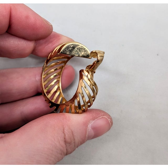 Vintage 1968 Signed Napier Goldtone Slatted Hoop Clip Earrings, Vogue Ad Piece-2 Pieces For Sale In Philadelphia - Image 6 of 11