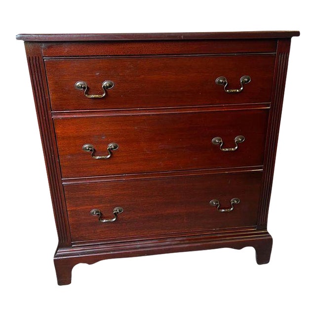 Early 20th Century Chippendale Style Mahogany Bachelor’s Chest of Drawers. For Sale