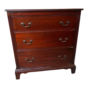 Early 20th Century Chippendale Style Mahogany Bachelor’s Chest of Drawers.