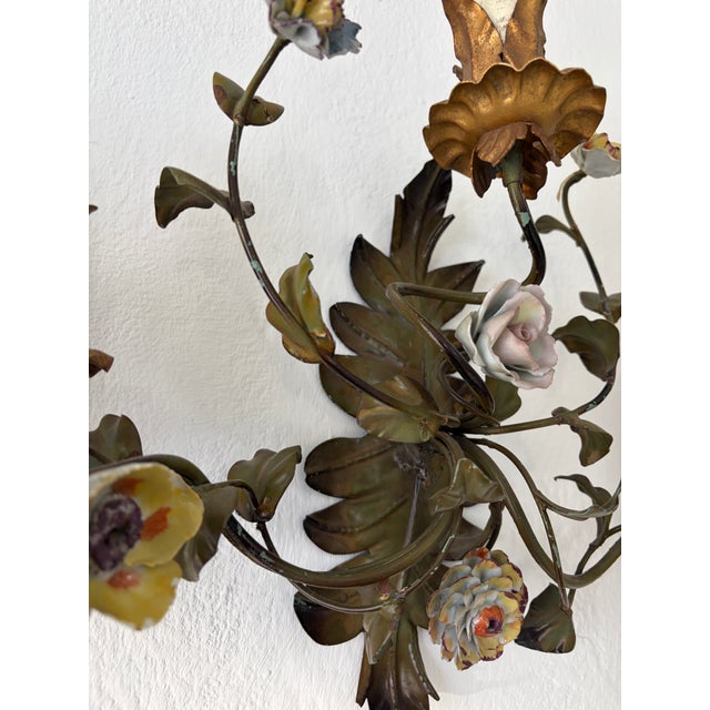 19th Century Big Italian Tole and Porcelain Flowers Polychrome Sconces 3 Lights For Sale - Image 9 of 10