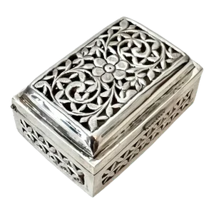 Sterling Silver Vinaigrette or Decorative box with Ivy and Floral Cut-out