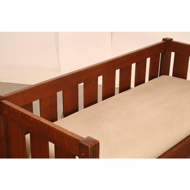 Stickley Antique Gustav Stickley No. 208 Arts And Crafts Mission Oak Settle For Sale - Image 4 of 18