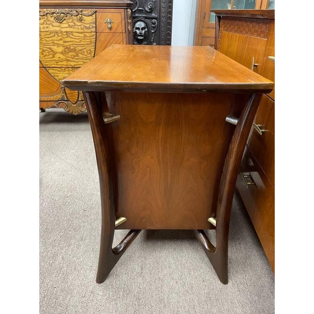 Wood Mid Century Modern 1960 Bedroom Nightsand Pair, Designed by Piet Hein, Daniel Jones, Floating Sculptural, Walnut Wood, Attributed For Sale - Image 7 of 16