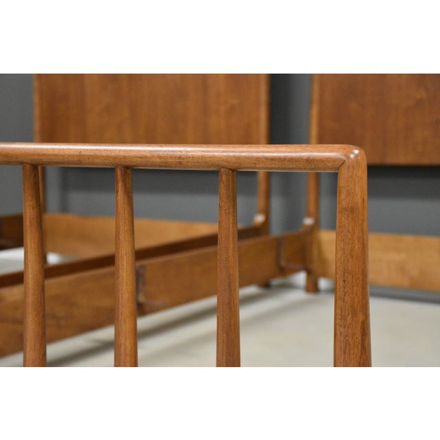 Widdicomb Refinished t.h. Robsjohn Gibbings for Widdicomb Twin Beds - A Pair For Sale - Image 4 of 8