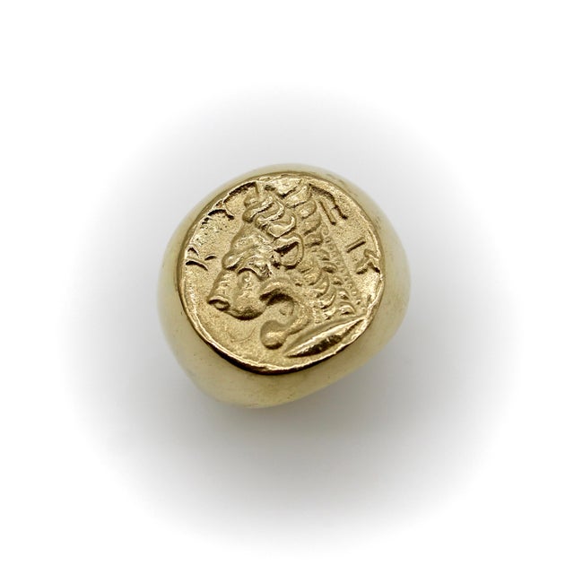 Modern 1990s Vintage 14k Gold Lion-Headed Coin Signet Ring, Size 9.75 For Sale - Image 3 of 10