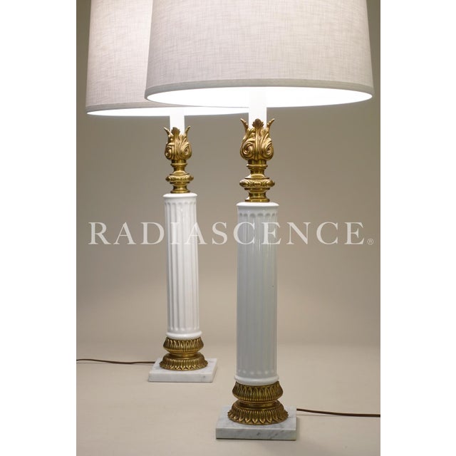 1960s 1960s Stiffel Neoclassical Hollywood Regency Porcelain Composite Style Column Marble Brass Table Lamps - a Pair For Sale - Image 5 of 13