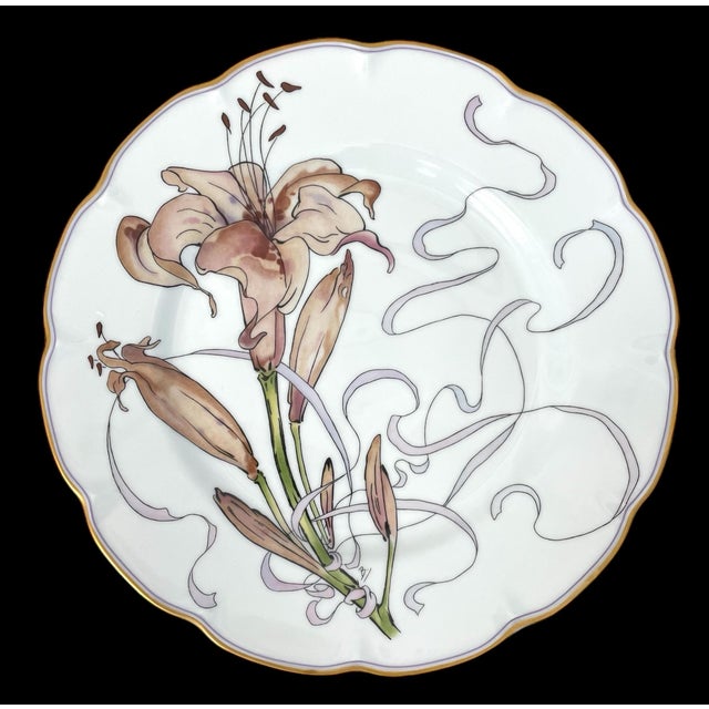 French Haviland Limoges Lys Fleurs Et Rubans Limited Edition Lily Dinner Plates. Set of 6 For Sale - Image 3 of 6