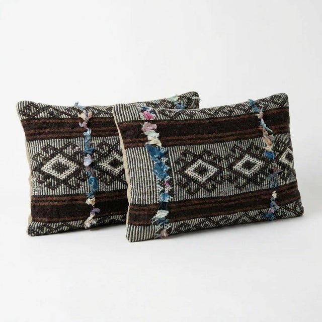 Mid-Century Modern Anatolian Kilim Lumbar Pillow Cover 14'' X 20'' - Set of Two For Sale - Image 3 of 4