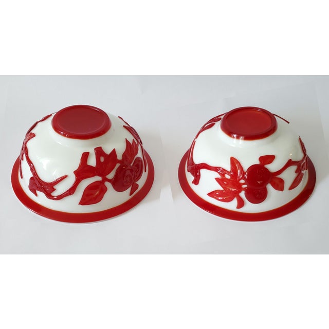 Early 20th Century Pair of Antique Chinese Peking Glass Bowls With Carved Red Glass Overlay in the Style of Kangxi or Qing Dynasty. For Sale - Image 5 of 11