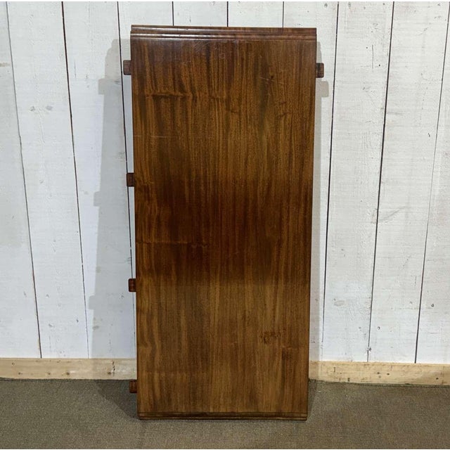 Victorian Style Oval Mahogany Table with One Extension For Sale - Image 4 of 18