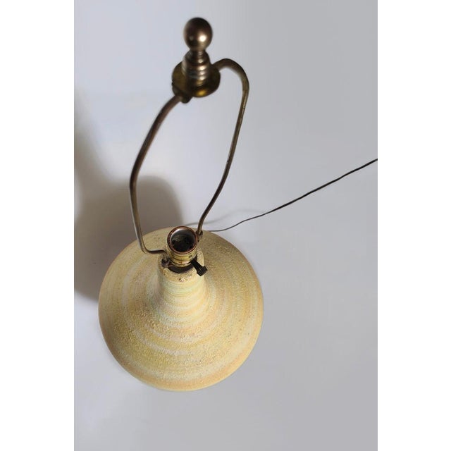 1960s Rings of Color Large Bulbous Textured Ceramic Gourd Table Lamp With Wood Base For Sale In Detroit - Image 6 of 9