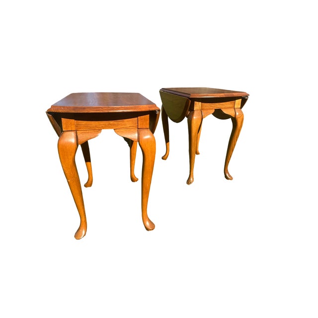 Queen Anne Late 20th Century Pair of Drop-Leaf Queen Anne Solid Oak End Tables For Sale - Image 3 of 7