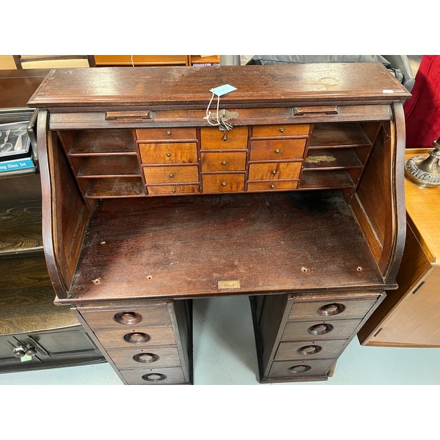 Roll Top Desk in Mahogany, in Good conditions. Designed before 1890