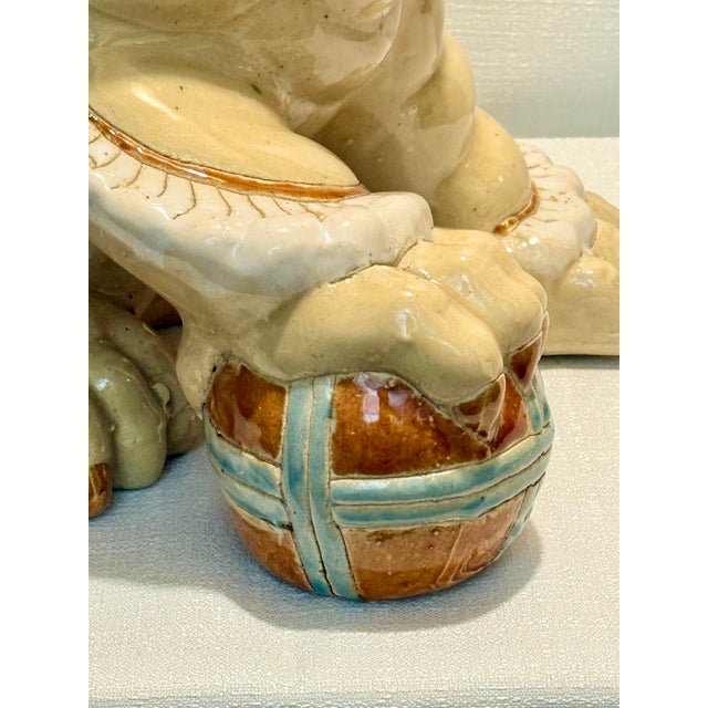 Monumental Circa 1980s Cream & White Ceramic Foo Dog Statue (18" Wide) - Mottahedeh Style For Sale - Image 11 of 11