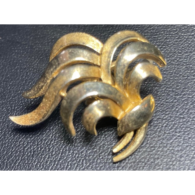 1950s MCM Jewelry by Trifari Golden Cascade Swirl Earrings, Pair For Sale - Image 5 of 6