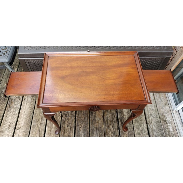Queen Anne 1950s English Mahogany Queen Anne Tray Top Tea Table by Hickory Chair For Sale - Image 3 of 13