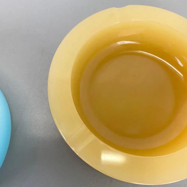 Murano Opaline Glass Ashtrays from Cenedese, 1960s, Set of 2 For Sale - Image 11 of 18