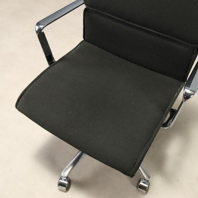 Black Office Chair attributed to Charles and Ray Eames for ICF For Sale - Image 8 of 12