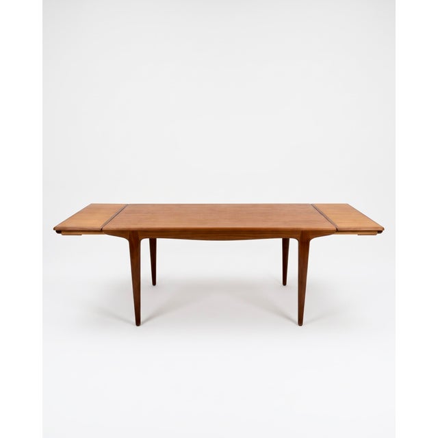 Scandinavian Extendable Table by Johannes Andersen, 1960 For Sale - Image 4 of 10