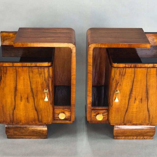 1940s Art Deco Walnut Bedside Tables with Black Glass Tops, 1940s, Set of 2 For Sale - Image 5 of 7