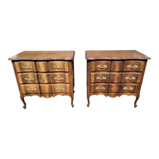 1950s Pair of Scallop Front French Nightstands For Sale