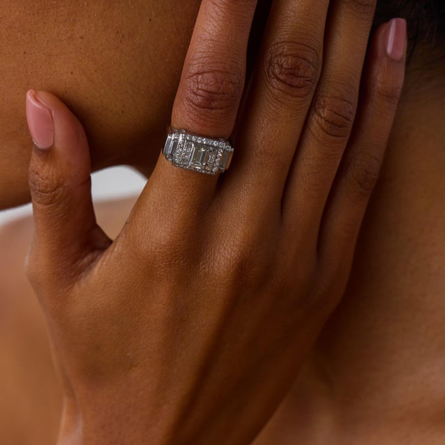 1930s 1930s Art Deco 2.05 Carat Diamond Platinum Geometric Ring, Size 5.75 For Sale - Image 5 of 6