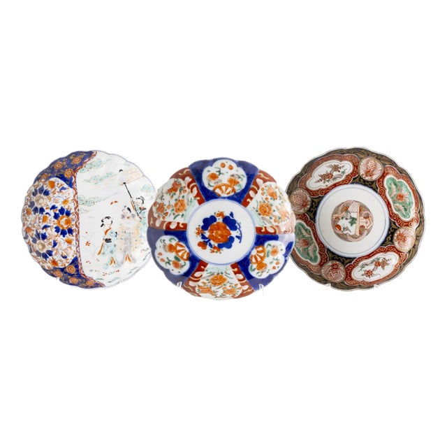 Japanese Porcelain Plates with Scalloped Rim, Set of 3 For Sale