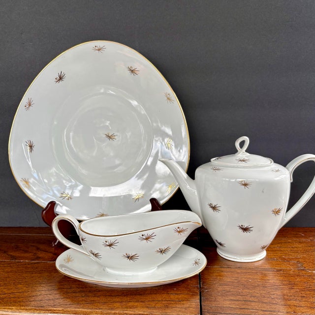 Ceramic Vintage Bavaria White Porcelain Teapot by Oscar Schaller With Gold Starburst Pattern, Germany (1910–1935) For Sale - Image 7 of 9